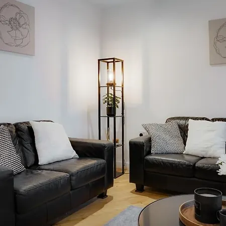 Elegant 2 Bedroom 2 Bathroom With Free Parking,city Centre Apartment *