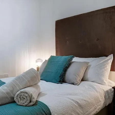 Elegant 2 Bedroom 2 Bathroom With Free Parking,city Centre