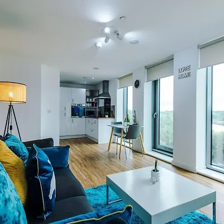 Lux Livin' - Luxury 2 Bed Sky Free Gym Manchester