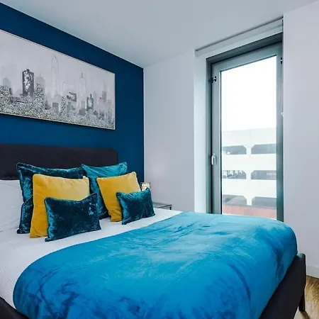 Lux Livin' - Luxury 2 Bed Sky Free Gym *