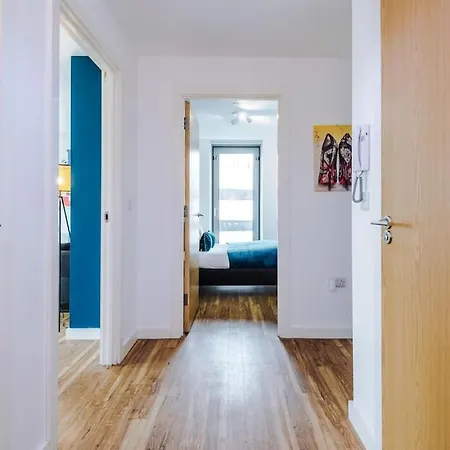 Lux Livin' - Luxury 2 Bed Sky Free Gym Manchester