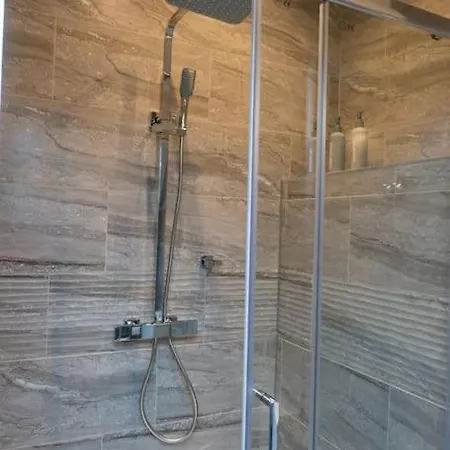 Luxury 4 Bedroom Apartment *