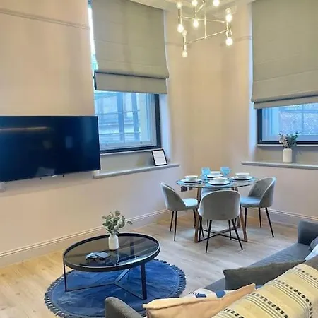Swanky Stylish Space Apartment *