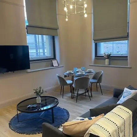 Apartment Swanky Stylish Space