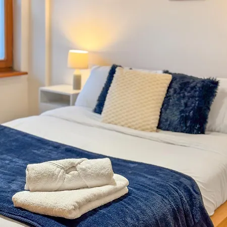 Cozy - 2 Beds, Sleeps 5, Free Parking! * Manchester