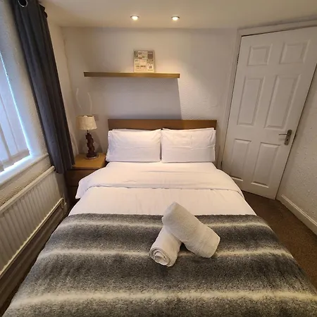 Ferienhaus Grand House Near Etihad Coop Live