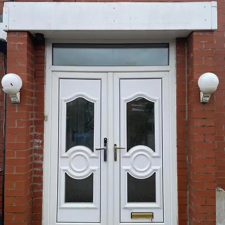 Sweet - Spacious 7br House Holiday home Manchester