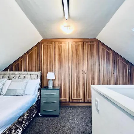 13 Guests - Free Parking - House Nyaraló