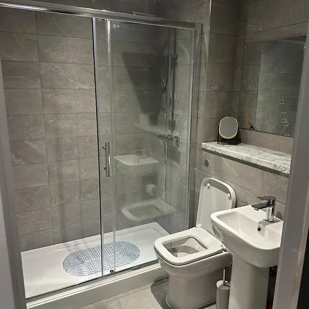 Luxurious 2 Bedroom *