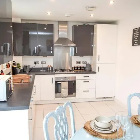 度假居 Stunning 3 Bedroom House For 5, Free Parking, Nr Etihad 曼彻斯特
