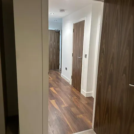 2 Bed Spacious Flat - Canal View Manchester