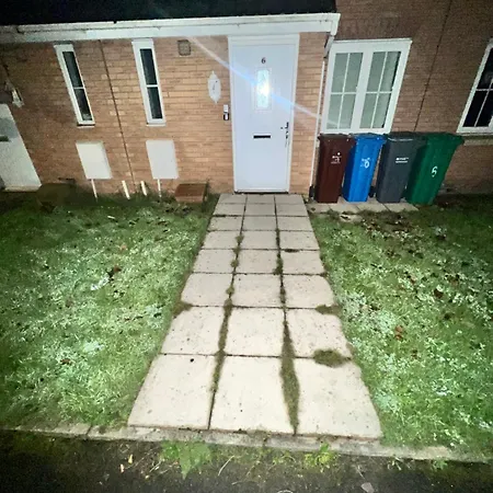 New Getaway House With 2 Free Parking Manchester