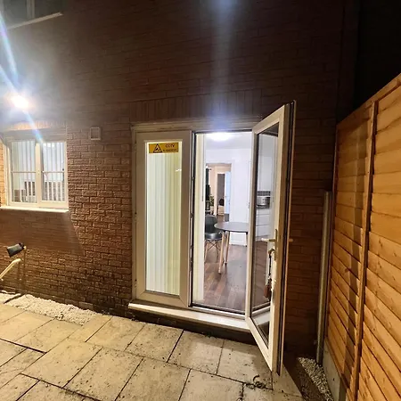 Appartement New Getaway House With 2 Free Parking