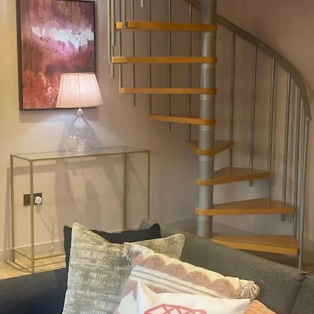 Pretty Pink Posh Penthouse * Manchester