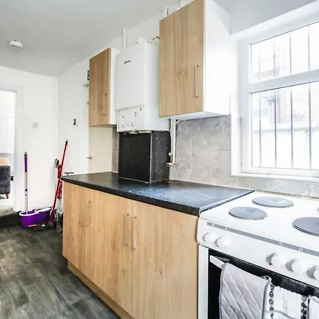 Nyaraló 4 Bedroom House, Great Location! Manchester