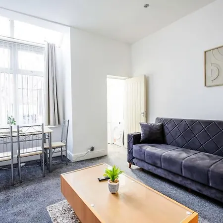 Nyaraló 4 Bedroom House, Great Location! Manchester