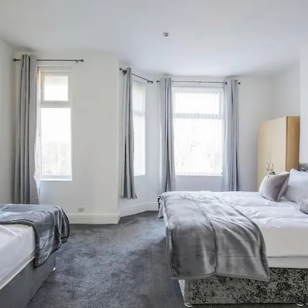Nyaraló 4 Bedroom House, Great Location! Manchester