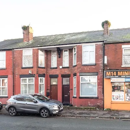 4 Bedroom House, Great Location! Nyaraló Manchester