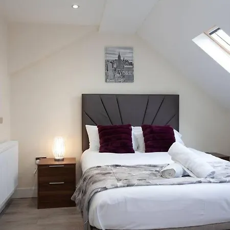6 Bedroom House 10min Drive From Centre Ferienhaus *