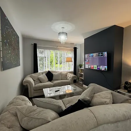 Modern 3-bed Stay-away-home Sleeps 6 Nr *