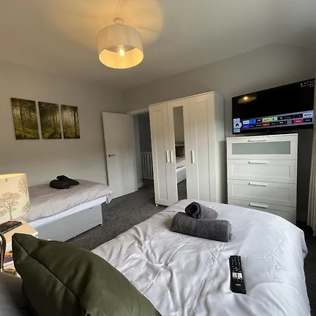 Dom wakacyjny Modern 3-bed Stay-away-home Sleeps 6 Nr