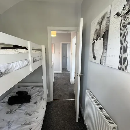 Dom wakacyjny Modern 3-bed Stay-away-home Sleeps 6 Nr Manchester