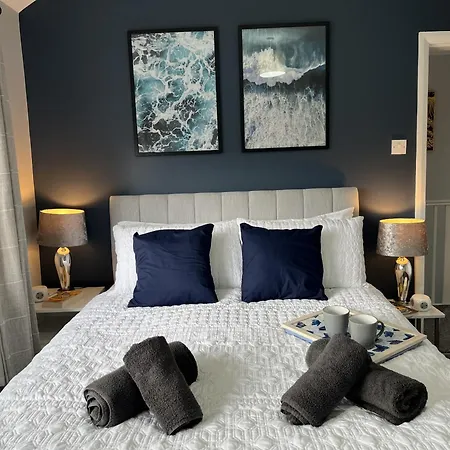 Modern 3-bed Stay-away-home Sleeps 6 Nr Dom wakacyjny Manchester