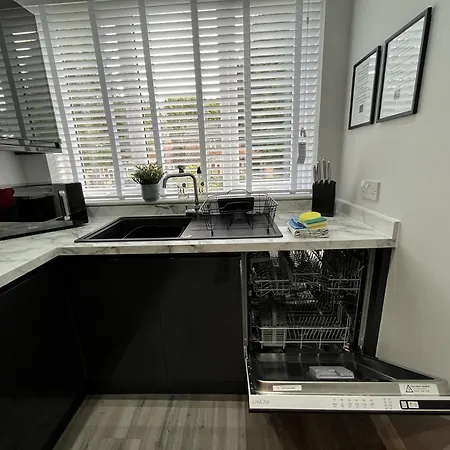 בית נופש Modern 3-bed Stay-away-home Sleeps 6 Nr *