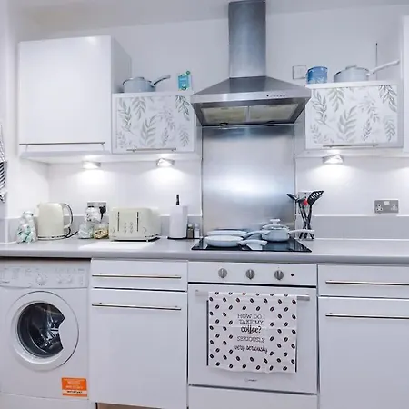 Spacious Deansgate Apartment, Free Park, Sleeps 8