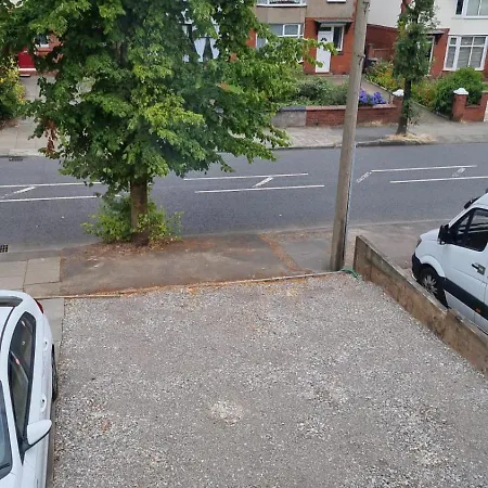 Full House, Massage Mattresses, Sleeps 6 Guests, Free Wifi, Free Parking, Free Netflix, Smart Tv Manchester