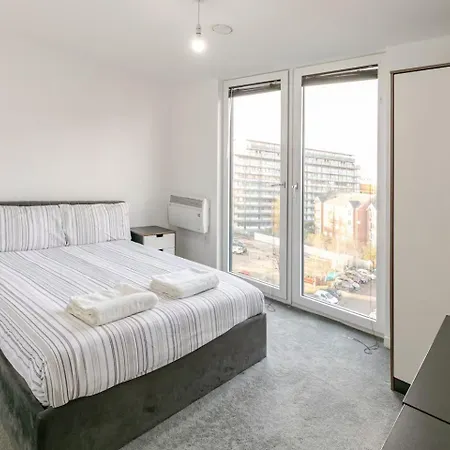 Morden 2 Bed Flat - Old Trafford * Mánchester