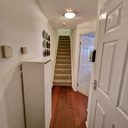 Stylish Family & Pet-friendly 3br House In