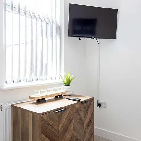 Newly Refurbished 4bedroom House Nr Centre בית נופש