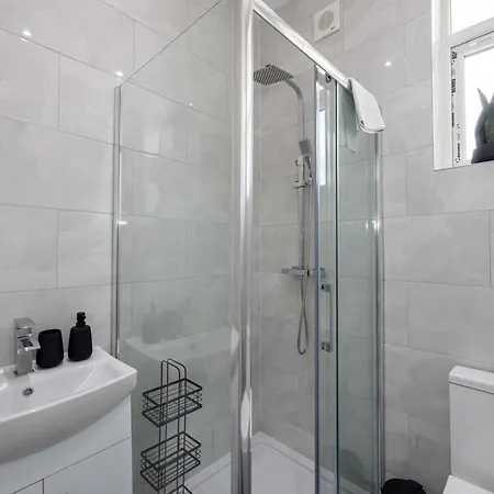 בית נופש Newly Refurbished 4bedroom House Nr Centre *