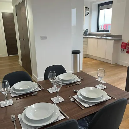 Modern & Spacious 2 Bed By Old Trafford *