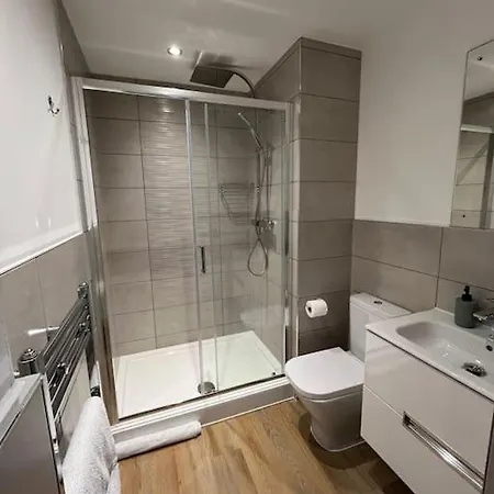 Modern & Spacious 2 Bed By Old Trafford * 맨체스터