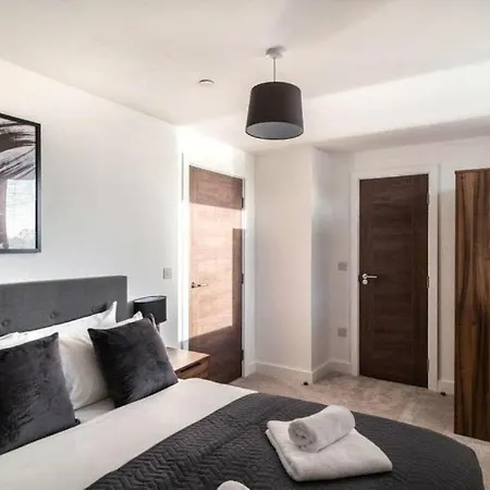 아파트 Modern & Spacious 2 Bed By Old Trafford *