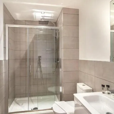 Old Trafford 2 Bed 2 Bathroom * Manchester