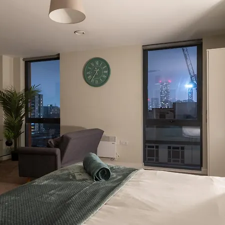 Spacious Studio, Centre , Salford *