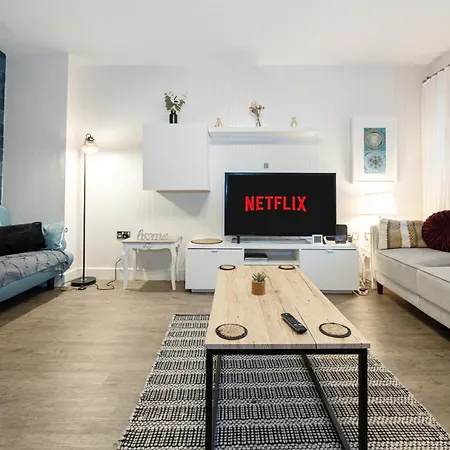 Etihad Stadium House Holiday home *