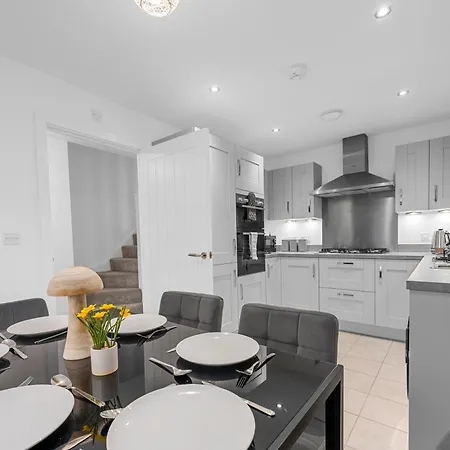 بيت للعطل Luxurious Stylish Modern