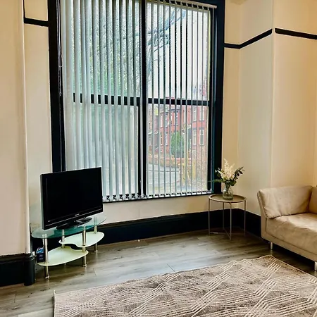 Large Kitchenette Apartment Manchester