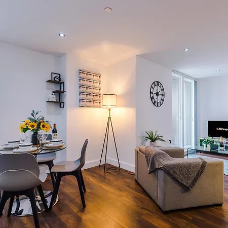 Apartman Sleek In By 53 Degrees Property, Ideal For Couples, Amazing Location!