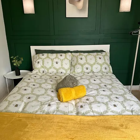 Beautiful Awaits Your Short Term * Manchester