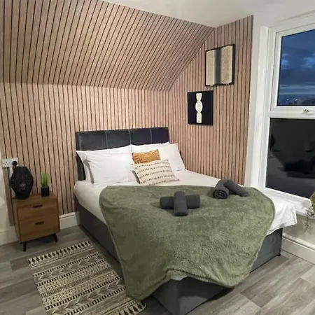 Deluxe Centrally Located In