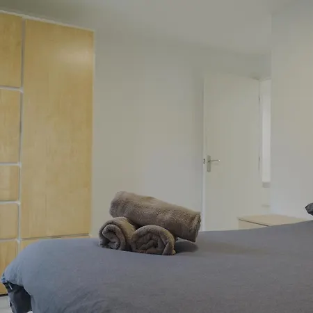 Lejlighed Lovely Modern 2 Bed Flat With Parking, Close To Centre