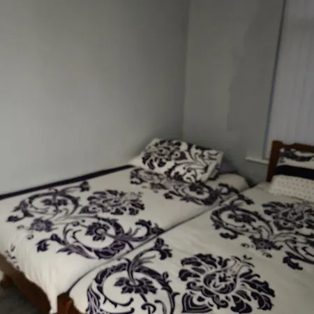 Newly Refurbished 2- Bed Stylish Apartment Manchester