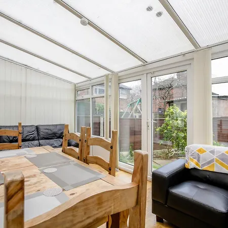 5-bedroom In Trendy Dibsbury Area With Parking * Manchester