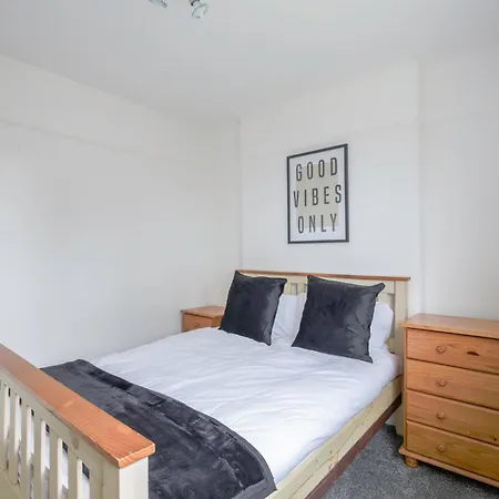 5-bedroom In Trendy Dibsbury Area With Parking *