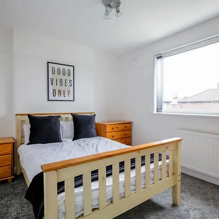 5-bedroom In Trendy Dibsbury Area With Parking *